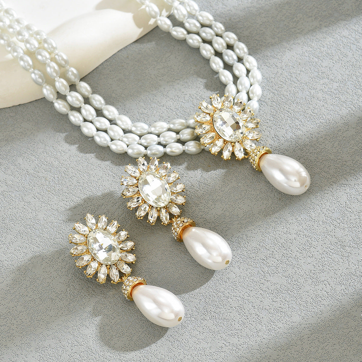 Geometric Women's Pearl Necklace And Earrings Suite