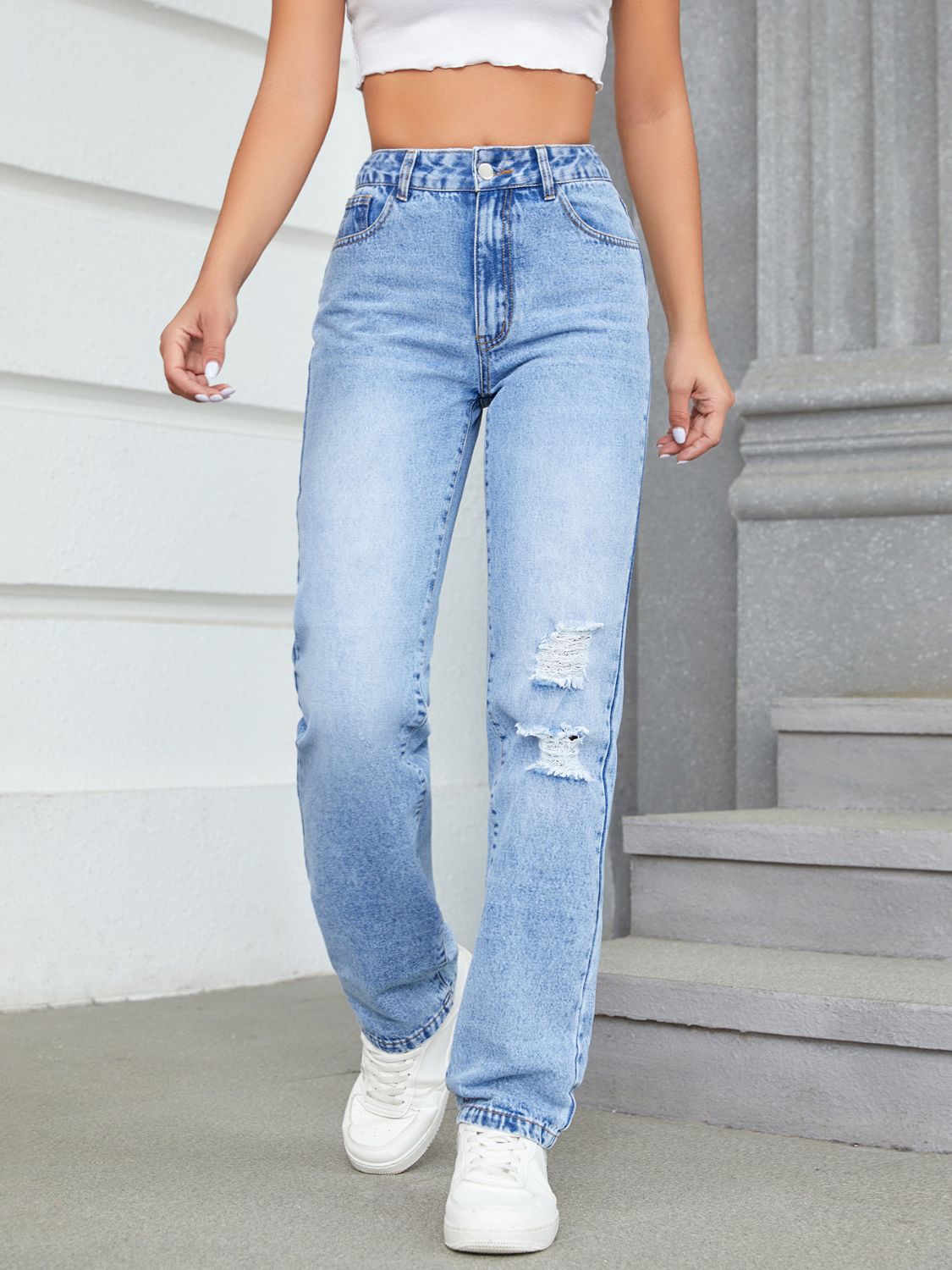 Women’s Distressed Jeans with Pockets