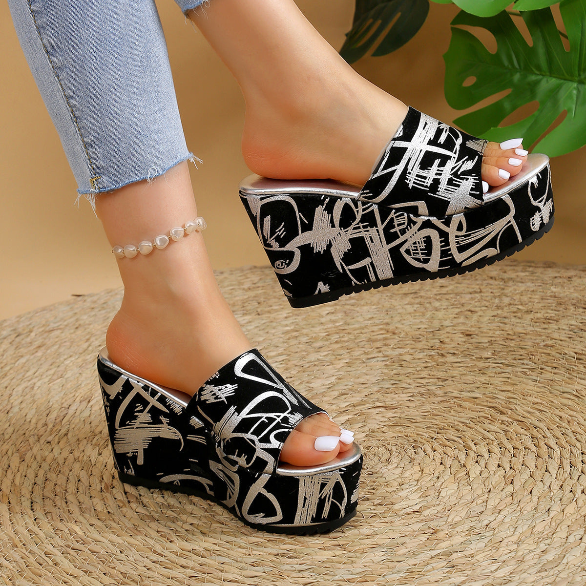 Round Toe Wedge Printed Slippers