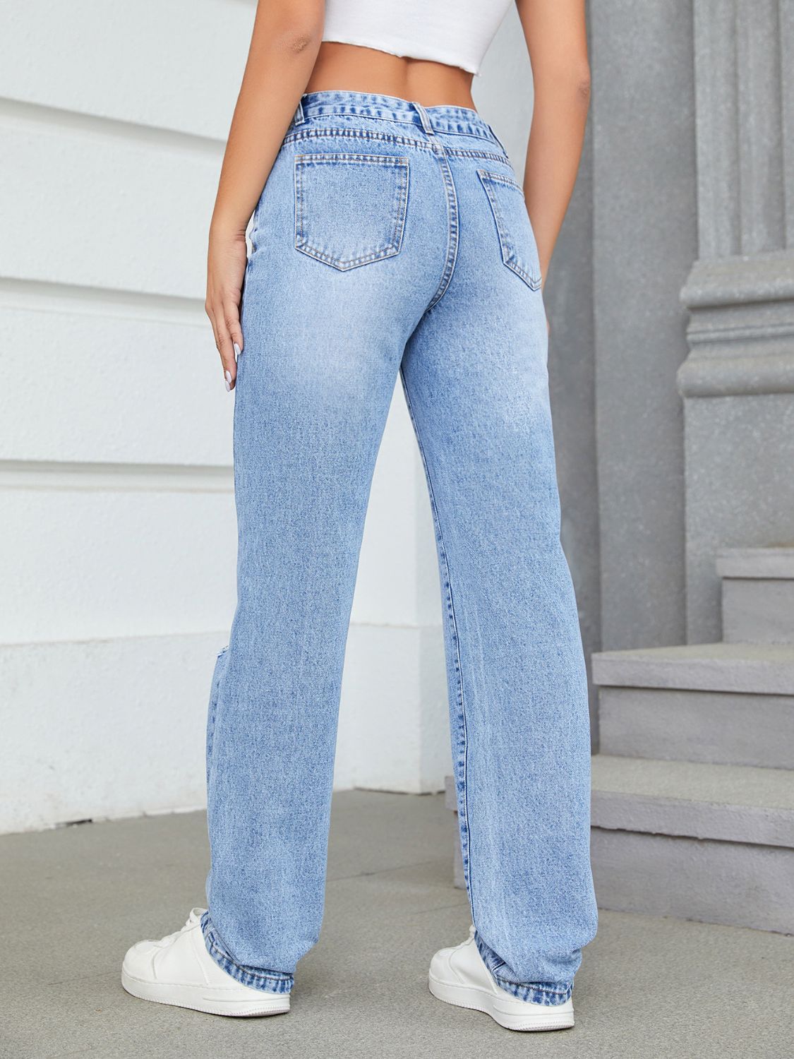 Women’s Distressed Jeans with Pockets