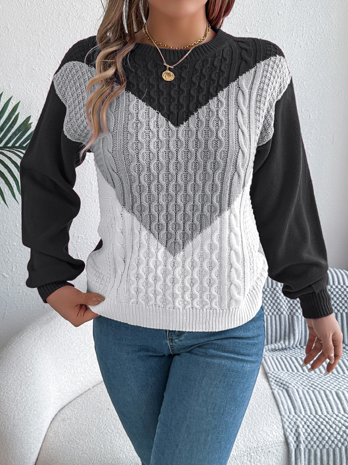 Contrast Round Neck Long Sleeve Sweater.