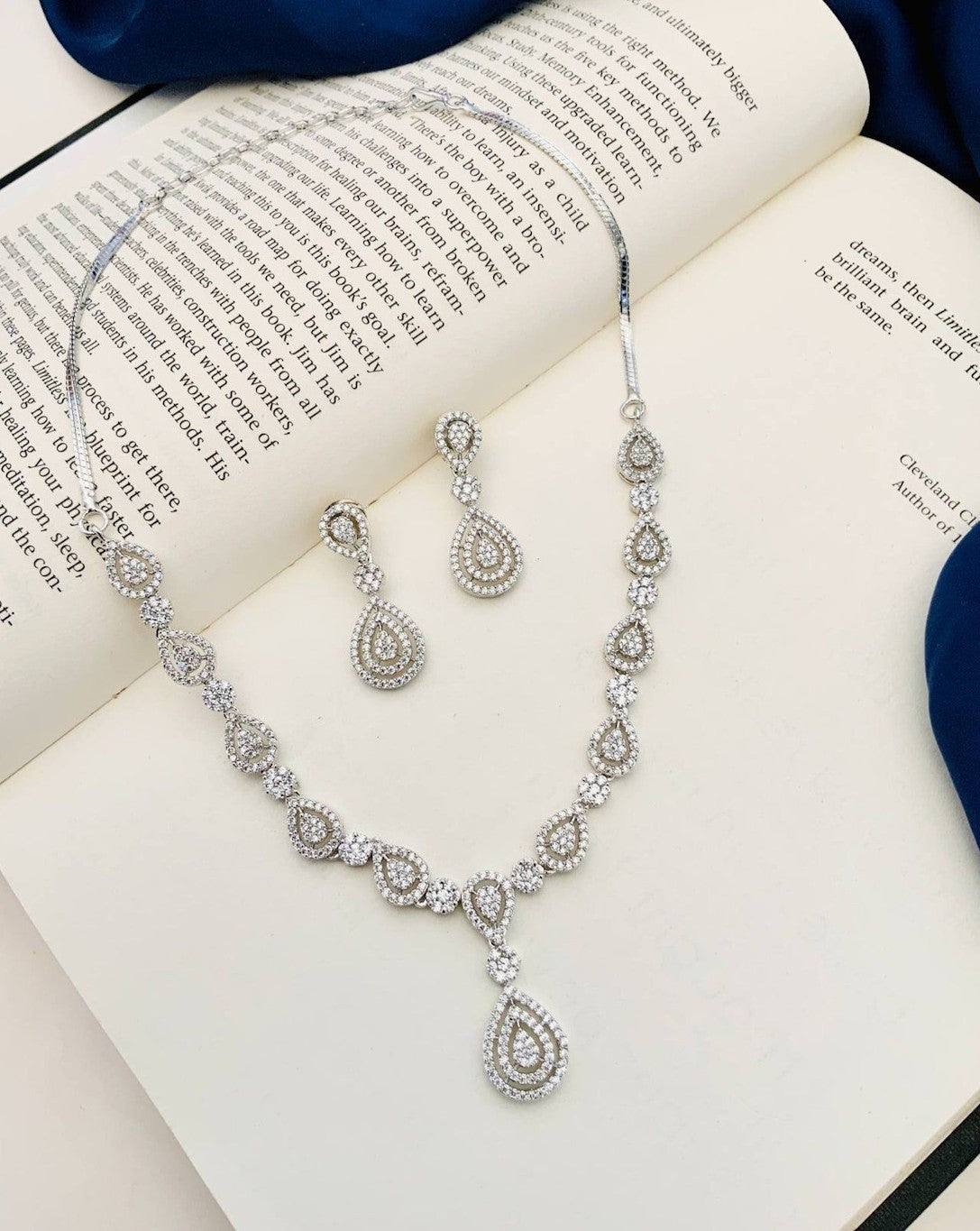 Graceful Silver Plated Diamond Necklace Set